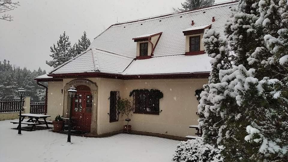 Malá Svatá Hora - penzion&restaurace Mníšek pod Brdy Exterior foto