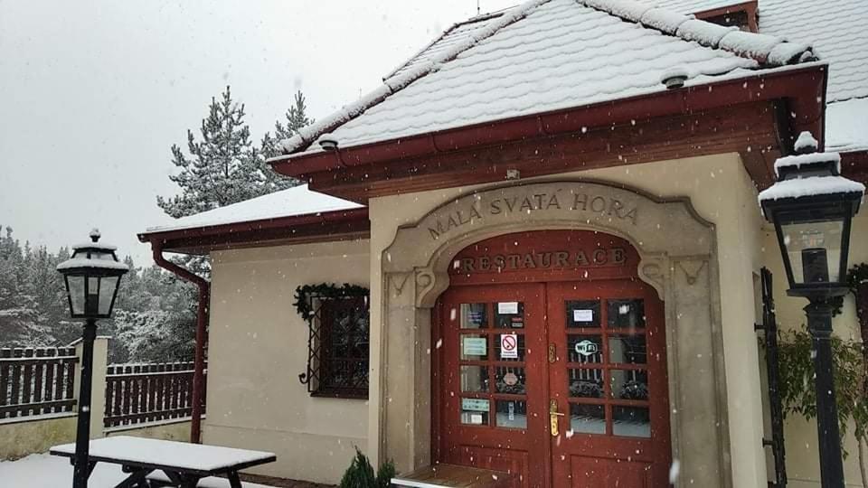 Malá Svatá Hora - penzion&restaurace Mníšek pod Brdy Exterior foto